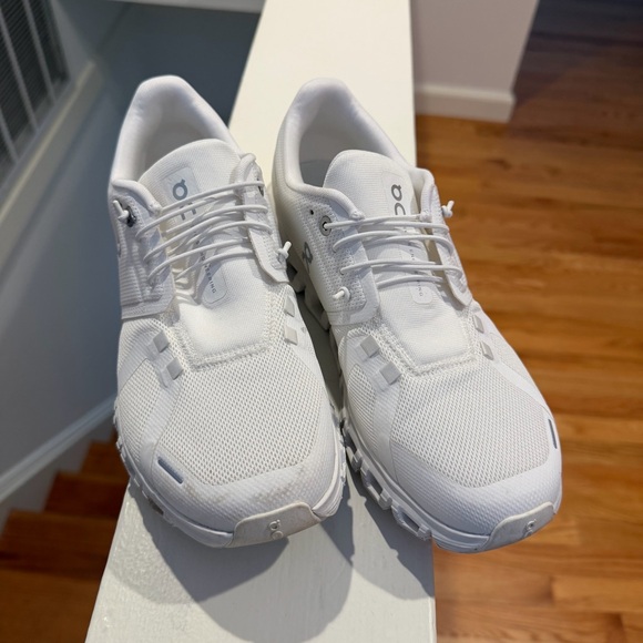 On Cloud 6 White Sneakers - Worn Once! - Picture 2 of 9